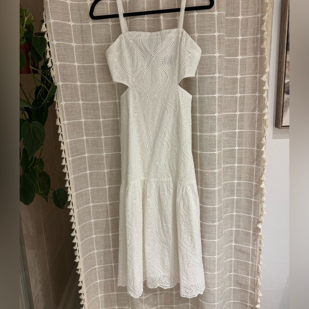 Minkpink Viola Embroidery Eyelet midi Dress